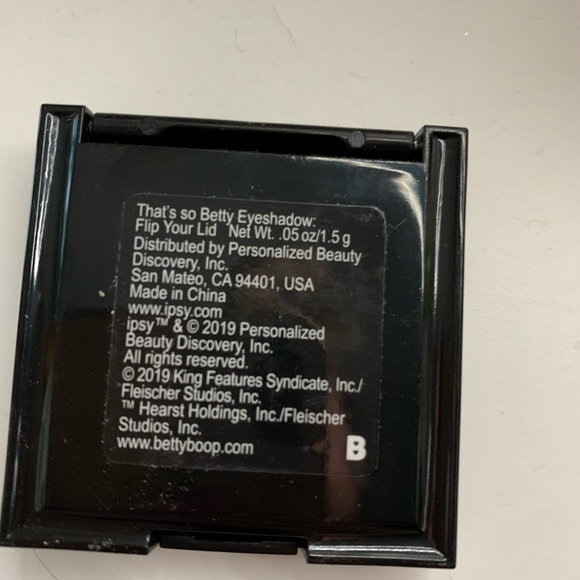 Eyeshadow - Picture 4 of 5